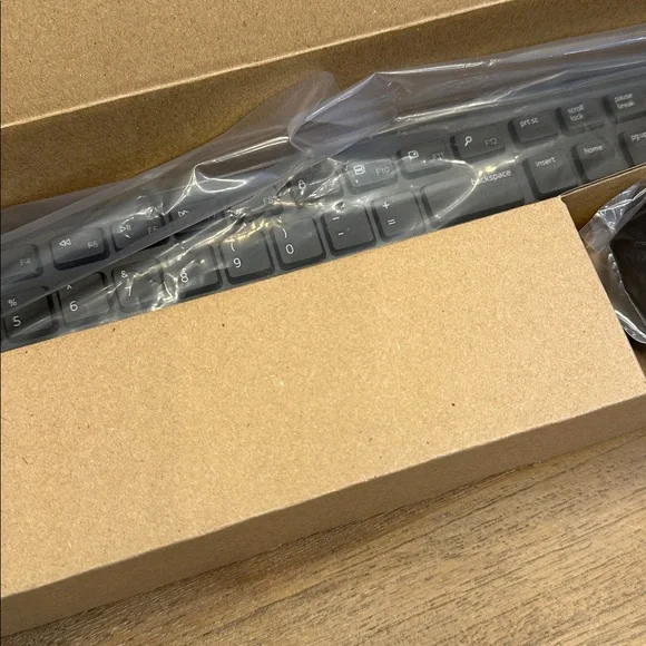 Dell Black Wireless Keyboard and Mouse Combo - Picture 11 of 16